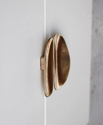 A cover of "Wardrobe door handle" cluster. The owner is dancarpenter. The cluster consists of 13 elements.