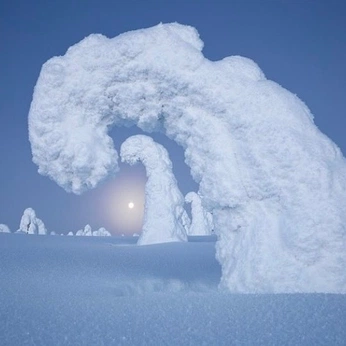 A cover of "Worlds" cluster. The owner is comedyroses. The cluster description is "I'm a writer and these give me inspiration, weirdly". The cluster consists of 79 elements.