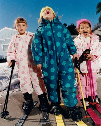 A cover of "KIDS WINTER 2027" cluster. The owner is subinyoohoo. The cluster consists of 2 elements.