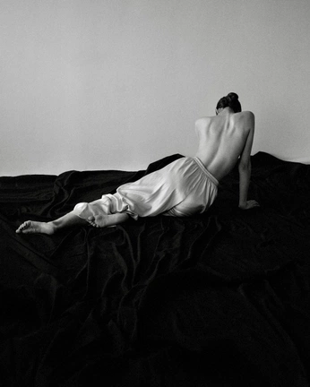 A cover of "black_hole" cluster. The owner is magnesium.light. The cluster consists of 8 elements.