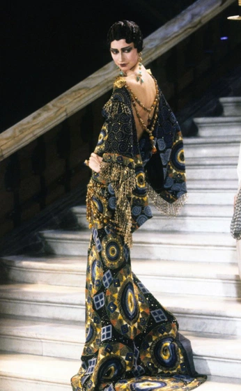 A cover of "paul poiret" cluster. The owner is sofiabacca. The cluster description is "et le ballet russes". The cluster consists of 37 elements.