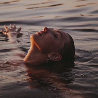 A cover of "Foto Inspiration" cluster. The owner is soulofcaro. The cluster consists of 20 elements.