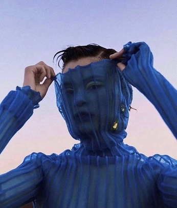 A cover of "grayblue" cluster. The owner is kommaklar. The cluster consists of 7 elements.