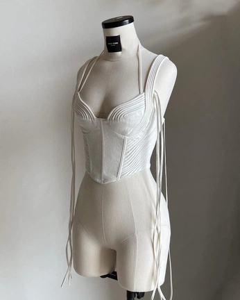 A cover of "Fits" cluster. The owner is shhhia. The cluster consists of 4 elements.