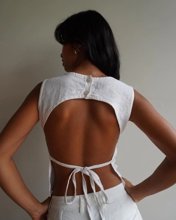 A cover of "back" cluster. The owner is cucme. The cluster consists of 12 elements.