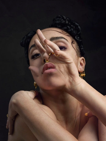 A cover of "creative family tree" cluster. The owner is angozi. The cluster consists of 3 elements.