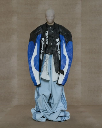 A cover of "Look" cluster. The owner is jonjongamino. The cluster consists of 29 elements.