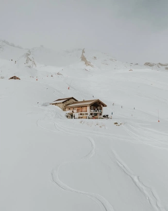 A cover of "snow-mountain" cluster. The owner is yacgram. The cluster consists of 33 elements.