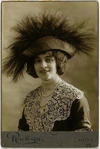 A cover of "victorian age" cluster. The owner is cryss. The cluster consists of 109 elements.