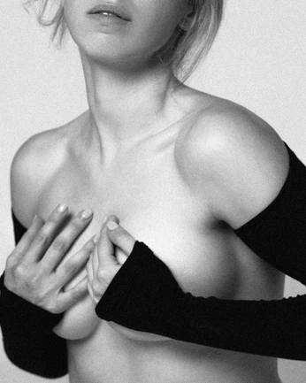 A cover of "femme" cluster. The owner is devaduran. The cluster consists of 6 elements.