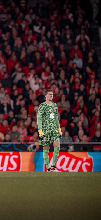 A cover of "Bullshit" cluster. The owner is izzzzs. The cluster consists of 22 elements.