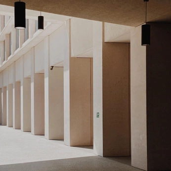 A cover of "solitude" cluster. The owner is ybktn. The cluster consists of 31 elements.