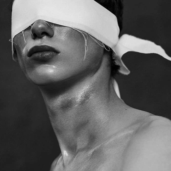 A cover of "Love and Secrets" cluster. The owner is barennto. The cluster consists of 1128 elements.