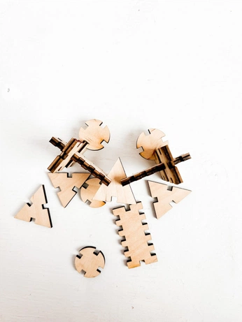 A cover of "Houten speelgoed-overig" cluster. The owner is manonswitch. The cluster consists of 11 elements.