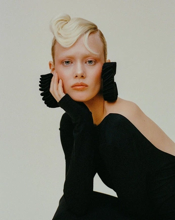 A cover of "Awws" cluster. The owner is hall3. The cluster consists of 11 elements.