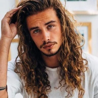 A cover of "Men Curly hair" cluster. The owner is cubemorphosis. The cluster consists of 15 elements.