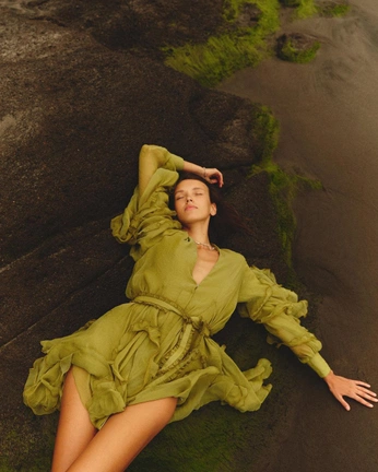 A cover of "beach" cluster. The owner is aislinnwalker. The cluster consists of 3 elements.