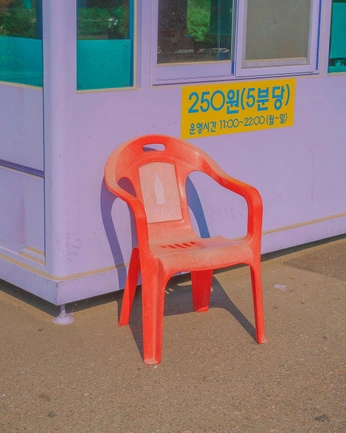 A cover of "Photog" cluster. The owner is observingthevoid. The cluster consists of 7 elements.