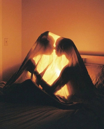 A cover of "Moths to a Flame" cluster. The owner is yourpalluna. The cluster consists of 2 elements.