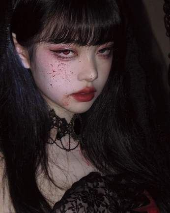 A cover of "MV Makeup💋" cluster. The owner is kinasithina. The cluster consists of 13 elements.