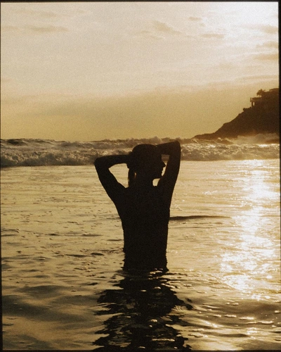 An Instagram carousel post added by biancadjardins on Aug 10, 2023. The author is @kamvachon.