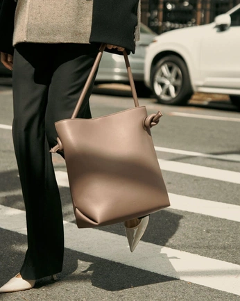 A cover of "Bag" cluster. The owner is lily.000. The cluster consists of 3 elements.