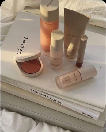 A cover of "makeup" cluster. The owner is iraghad. The cluster consists of 15 elements.