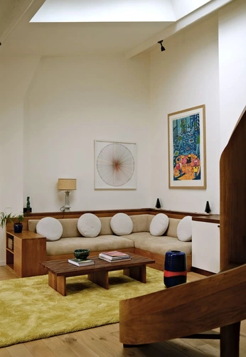 A cover of "Space on the Inside" cluster. The owner is lindsnictay. The cluster consists of 1 element.