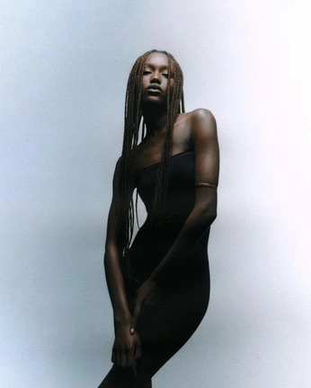 A cover of "POSES" cluster. The owner is marionamedina. The cluster consists of 11 elements.