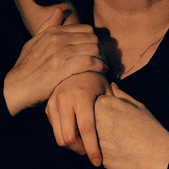 A cover of "oh, touch." cluster. The owner is rosheai. The cluster consists of 17 elements.