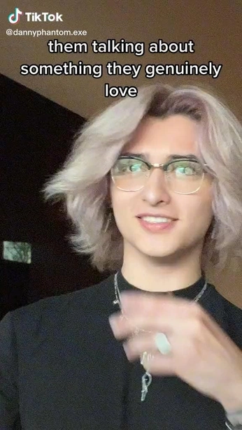 A cover of "me" cluster. The owner is manekiko. The cluster consists of 34 elements.