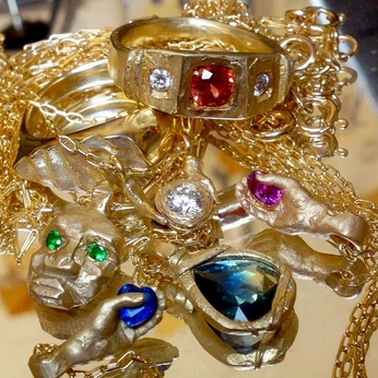 A cover of "jewelry" cluster. The owner is biamazzanti. The cluster description is "literal wishlist tbh". The cluster consists of 16 elements.