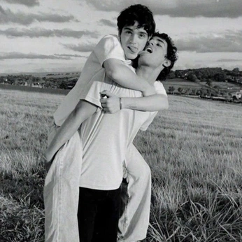 A cover of "Warmth" cluster. The owner is kev. The cluster description is "Love is patient, love is kind". The cluster consists of 239 elements.