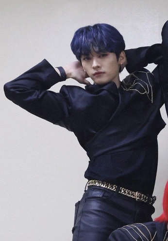 A cover of "♡ Lee Know ♡" cluster. The owner is frequentlykit. The cluster consists of 506 elements.