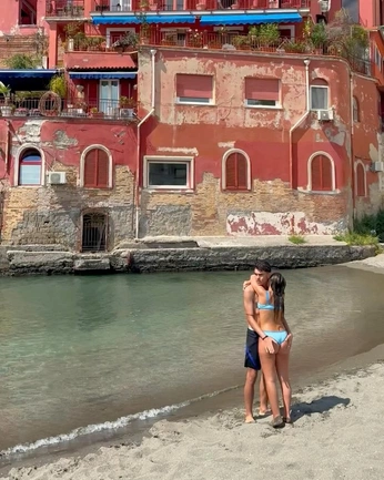 A cover of "Fendi Still Life" cluster. The owner is paulunderwood. The cluster consists of 5 elements.