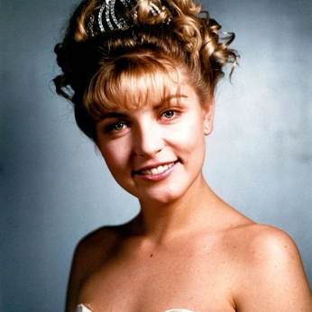 A cover of "posters" cluster. The owner is godsentjackal. The cluster consists of 27 elements.