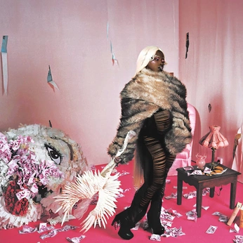 A cover of "BOSS LADY" cluster. The owner is cley.mtl. The cluster consists of 39 elements.