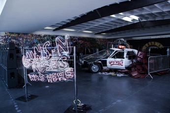 A cover of "Set Design" cluster. The owner is omstudio. The cluster consists of 2 elements.