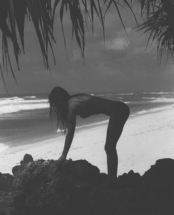 A cover of "Black & White Mistical" cluster. The owner is ninanninna. The cluster consists of 25 elements.