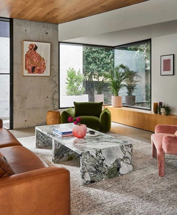 A cover of "living" cluster. The owner is ambernicole. The cluster consists of 71 elements.