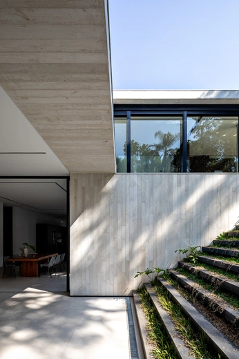 A cover of "EXT DESIGN" cluster. The owner is dvnmultimedia. The cluster consists of 4 elements.