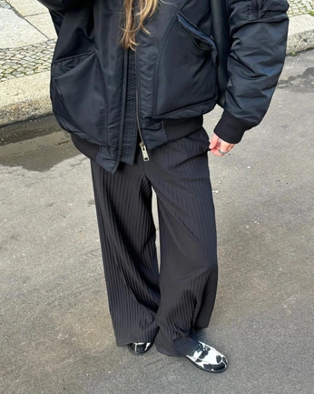 A cover of "PINSTRIPE ELEVATOR" cluster. The owner is elysianclo. The cluster consists of 16 elements.