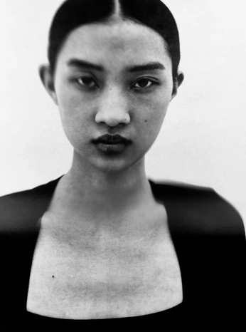 A cover of "Black & White" cluster. The owner is ullysis. The cluster consists of 11 elements.