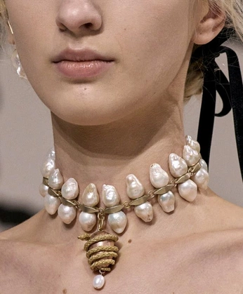 A cover of "Jewelry" cluster. The owner is prettypeachy. The cluster consists of 4 elements.