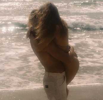 A cover of "euro summer" cluster. The owner is gooosey. The cluster consists of 100 elements.