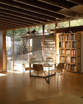 A cover of "Mid Century Architecture" cluster. The owner is cristiancruz. The cluster consists of 5 elements.