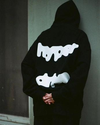 A cover of "Photoshoot" cluster. The owner is apethan. The cluster consists of 13 elements.