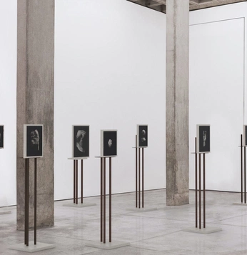 A cover of "arte contemporânea" cluster. The owner is arthurdecampos. The cluster consists of 16 elements.