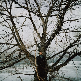 A cover of "headshots : out / nature" cluster. The owner is malarie. The cluster description is "natural habitat, outside with motion". The cluster consists of 17 elements.