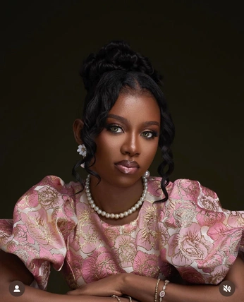 A cover of "Gracey's 25th" cluster. The owner is eoshilagun. The cluster consists of 4 elements.